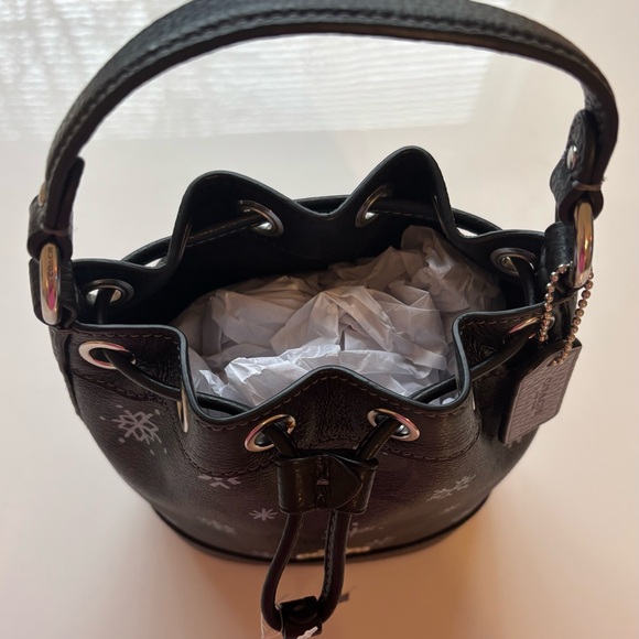Coach Dempsey Drawstring Bucket Bag Black Signature Canvas With Snowflake Print - Picture 5 of 8